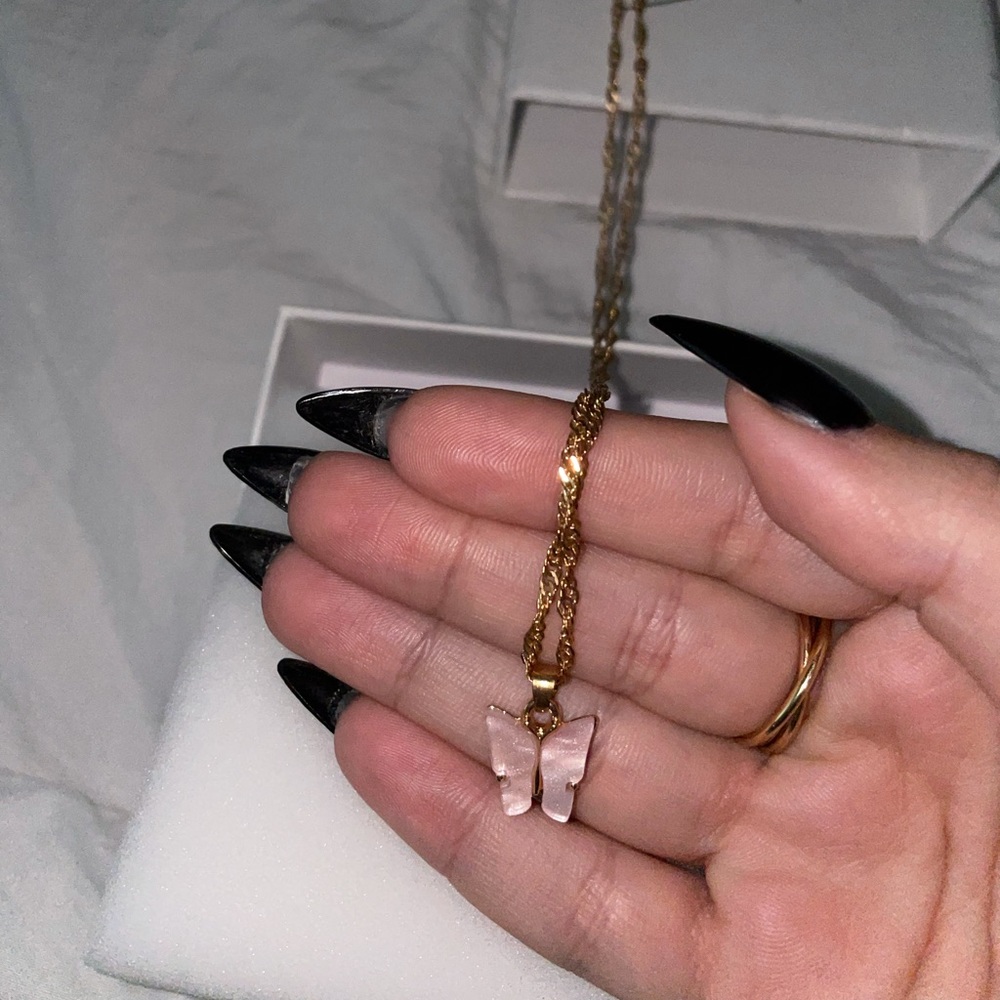 Baby Pink Butterfly Necklace 💗 - Picture 9 of 9